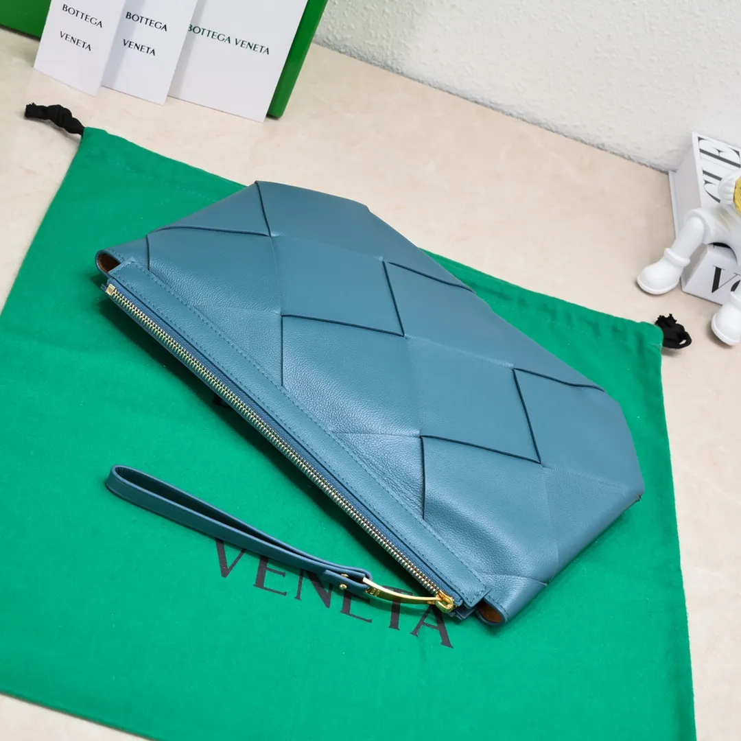 B's new lightweight shape-changing design handbag, suitable for both men and women, suitable for daily use, from small woven to large woven, simple and easy to wear, the leather has the best feel, a worth buying item, size 35*19*1cm [6689#]
